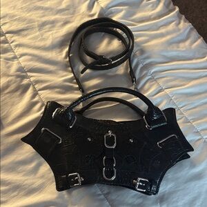 Chic Black Croc-Embossed Shoulder Bag